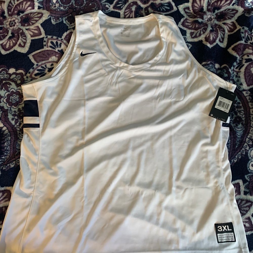 Nike woman’s basketball tank top 3XL